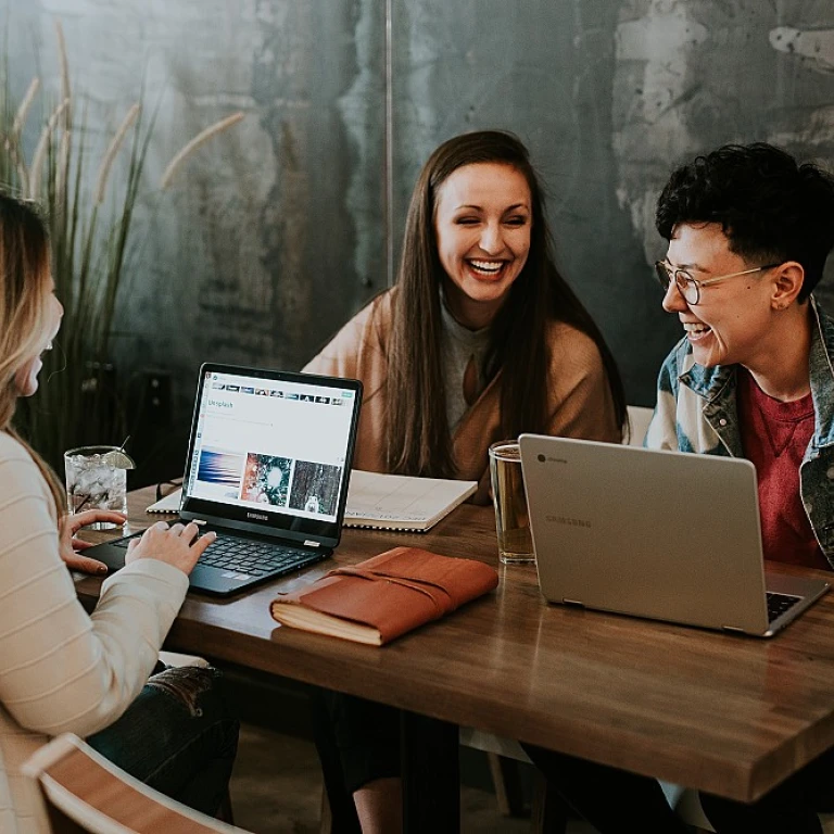 Flexibles Arbeiten: Der Trend des Hot Desking in deutschen Unternehmen